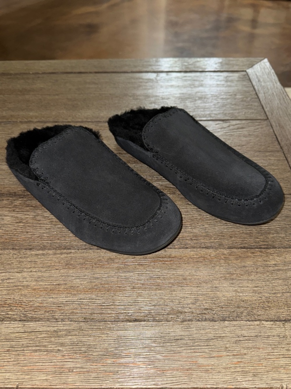 FitFlop Chrissie li Haus Crochet-Stitch Shearling Slippers Black/Black